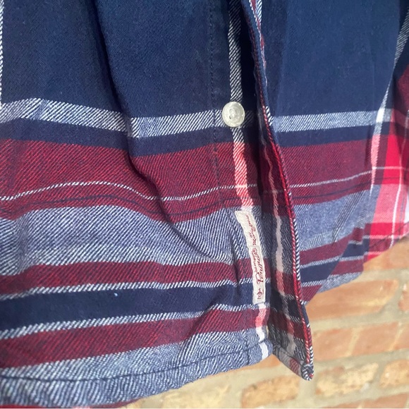Men’s size large plaid Penguin button up shirt flannel slim fit blue white red - Picture 2 of 5